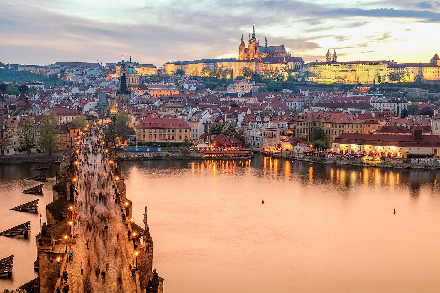 Charles-Bridge-bigger-Prague-Czech-Republic-Gray-Line-Worldwide